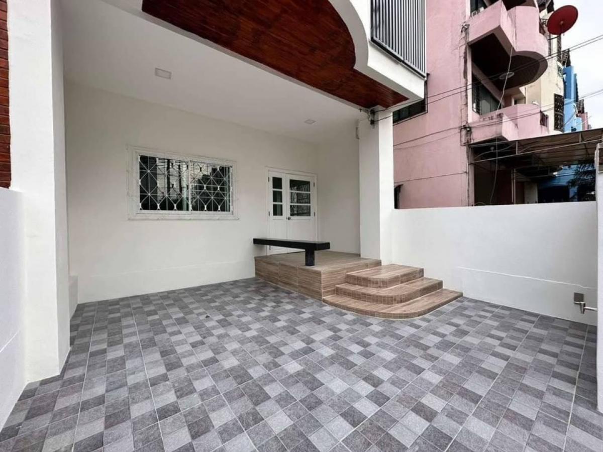 For RentTownhouseYothinpattana,CDC : Rent Townhome after the 3rd floor corner 3 bedrooms 3 Ram Inthra 40