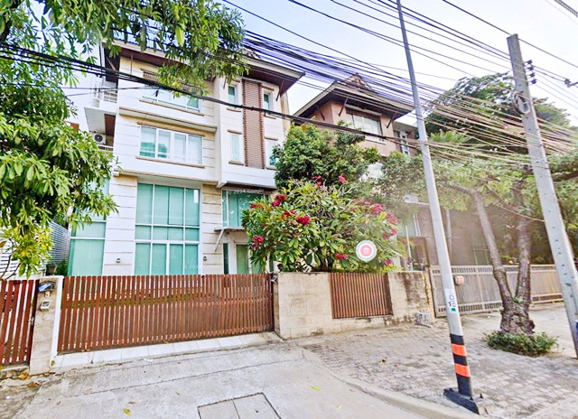 For RentTownhouseSapankwai,Jatujak : BTS Senanikhom 4-storey Lux Mansion townhome 5bed 6bath Amornphan Market 700 m. Kasetsart University