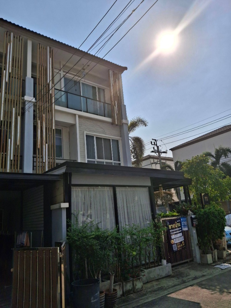 For SaleTownhouseChaengwatana, Muangthong : Urgent sale ++ 3 -story townhome near Muang Thong !!