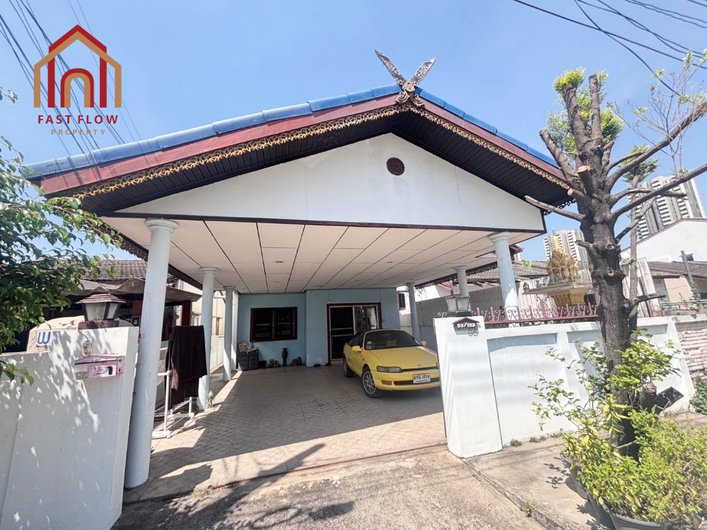 For SaleHouseChaengwatana, Muangthong : House for sale, Muang Thong Thani - Chaeng Watthana, convenient to travel, near the Srirat Expressway and BTS Pink Line, 2 houses on an area of ​​100 sq.w. Can be sold for 50 square meters.