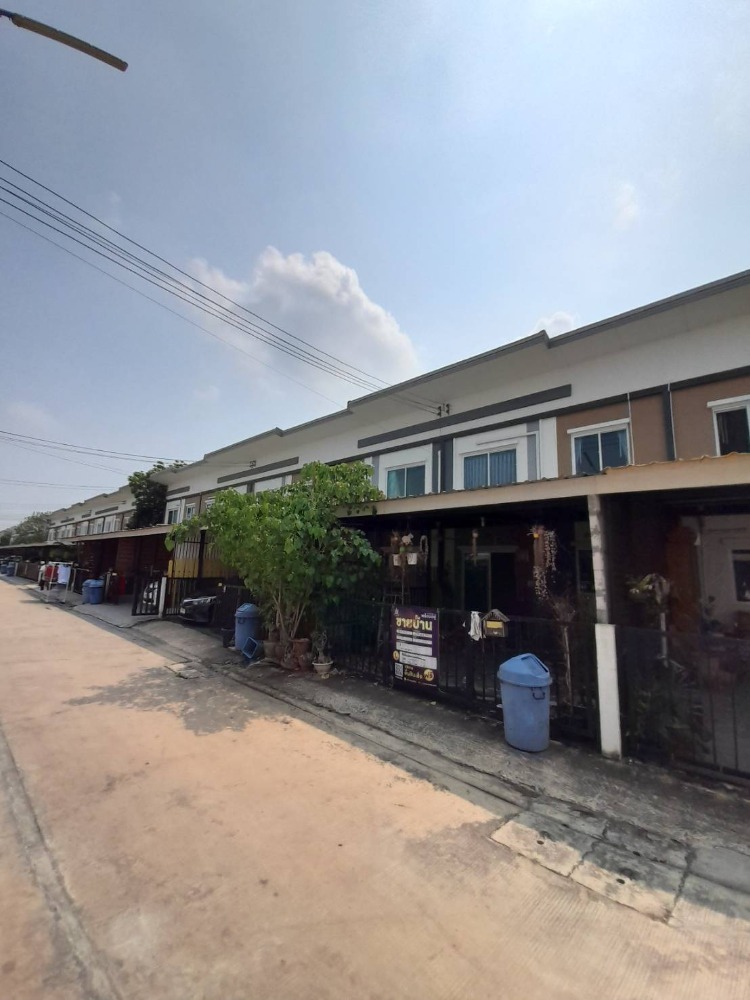 For SaleTownhousePathum Thani,Rangsit, Thammasat : Urgent sale !! 2 -story townhouse, Khlong Luang area