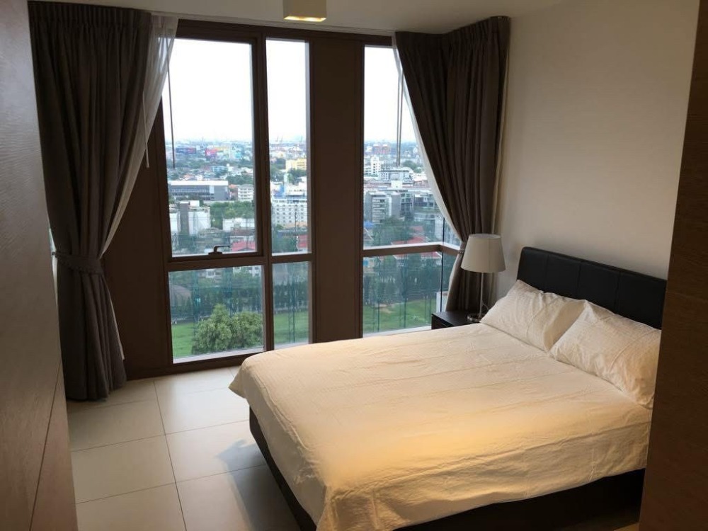 For RentCondoSukhumvit, Asoke, Thonglor : ♦ Special Price ♦ 20+ Floor 74 sq.m. | 2 beds, Fully furnished | Condo near BTS Ekkamai 1 min., Gateway Ekkamai 1 min., Major Cineplex Sukhumvit 2 mins.