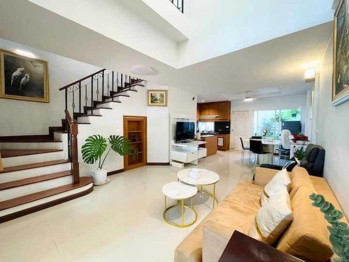 For RentTownhouseChaengwatana, Muangthong : 3 -story home for rent, 3 bedrooms, 4 bathrooms, 2 living rooms, 1 kitchen, complete equipment Go in immediately With high speed internet, 2 parking spaces