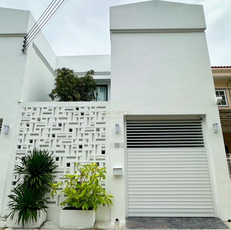 For SaleTownhouseOnnut, Udomsuk : The cozy private townhouse in prime located. ready to move-in townhouse, stop headache about renovation jobs.