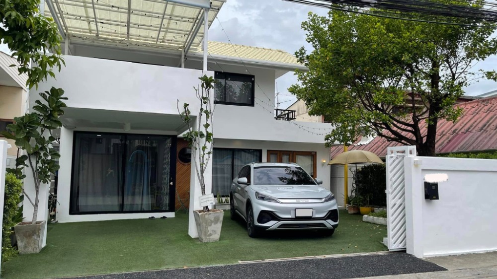 For RentHome OfficeChokchai 4, Ladprao 71, Ladprao 48, : 2-story home office, good location with beautiful decorative furniture for rent in Lat Phrao-Bang Kapi area, near Big C Lat Phrao 1