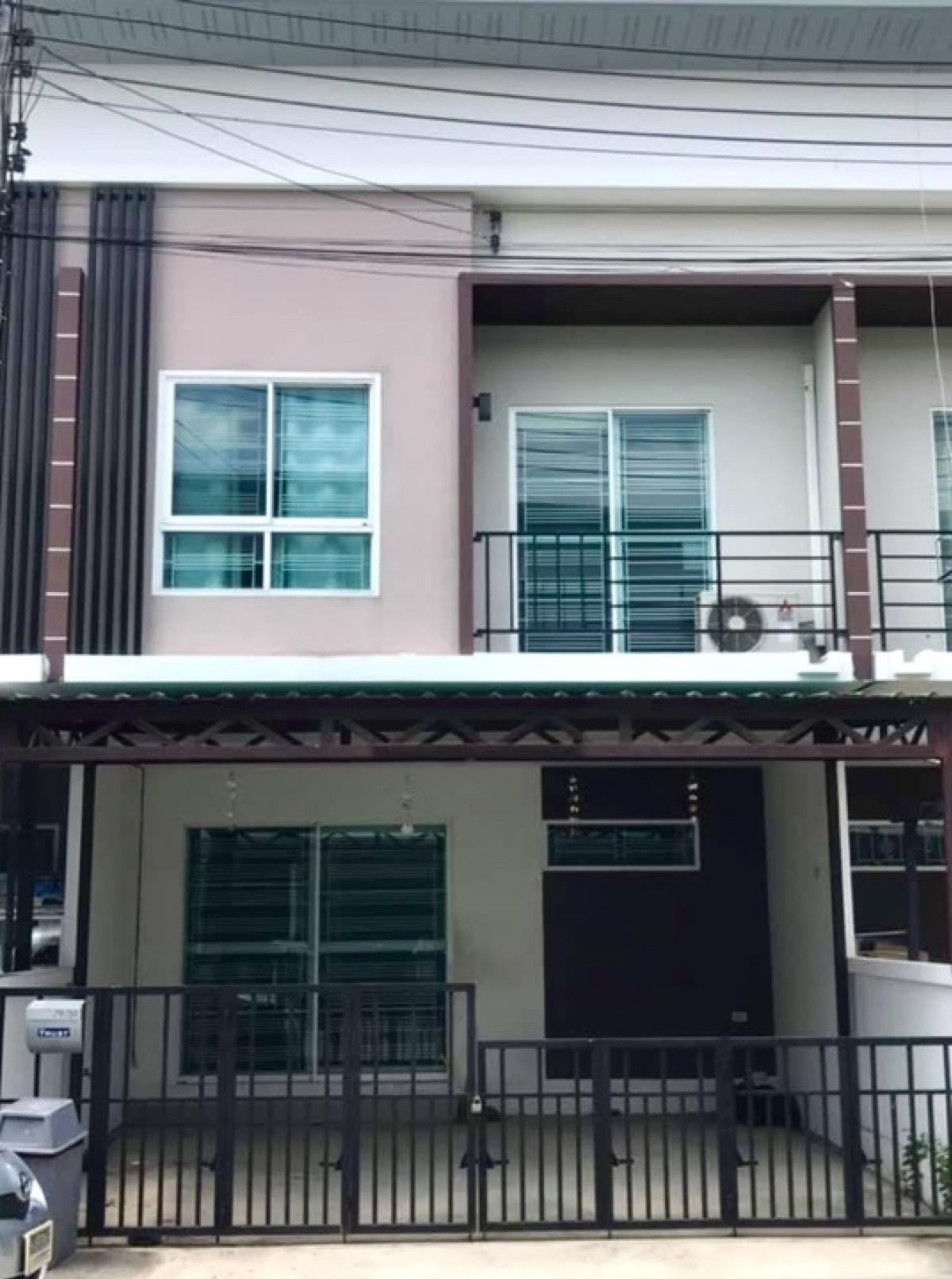 For SaleTownhousePathum Thani,Rangsit, Thammasat : Urgent ** Super discount in the project ** Townhome for sale, The Trust Town Project-Kanchanaphisek (Lam Luk Ka Khlong 5)