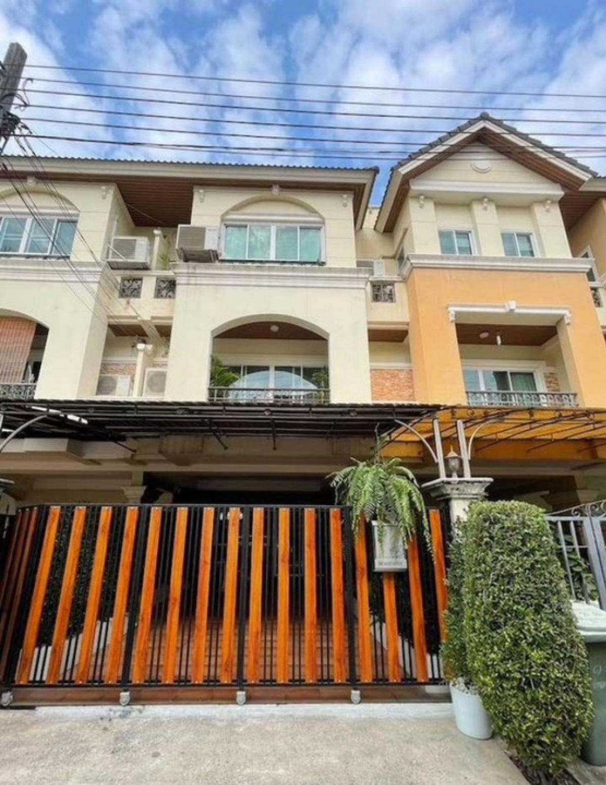 For RentHouseChaengwatana, Muangthong : 🏡 3 -story townhome rental, good location, near Chaeng Wattana, ready!