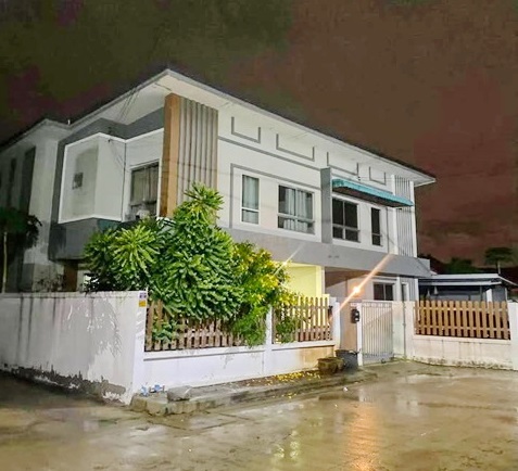 For RentHouseBangna, Bearing, Lasalle : Wat ChanKaewPhet 1.3km. AnamaiNgamCharoen Fully fur 2-storey house 3bed 2bath 35sq.wa. 140sq.m.