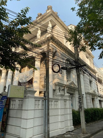 For SaleTownhouseRama9, Petchburi, RCA : 3.5 -story townhome, excluding roofs behind the corner near the College of Chamber of Commerce, Din Daeng area, near MRT, Thailand Cultural Center