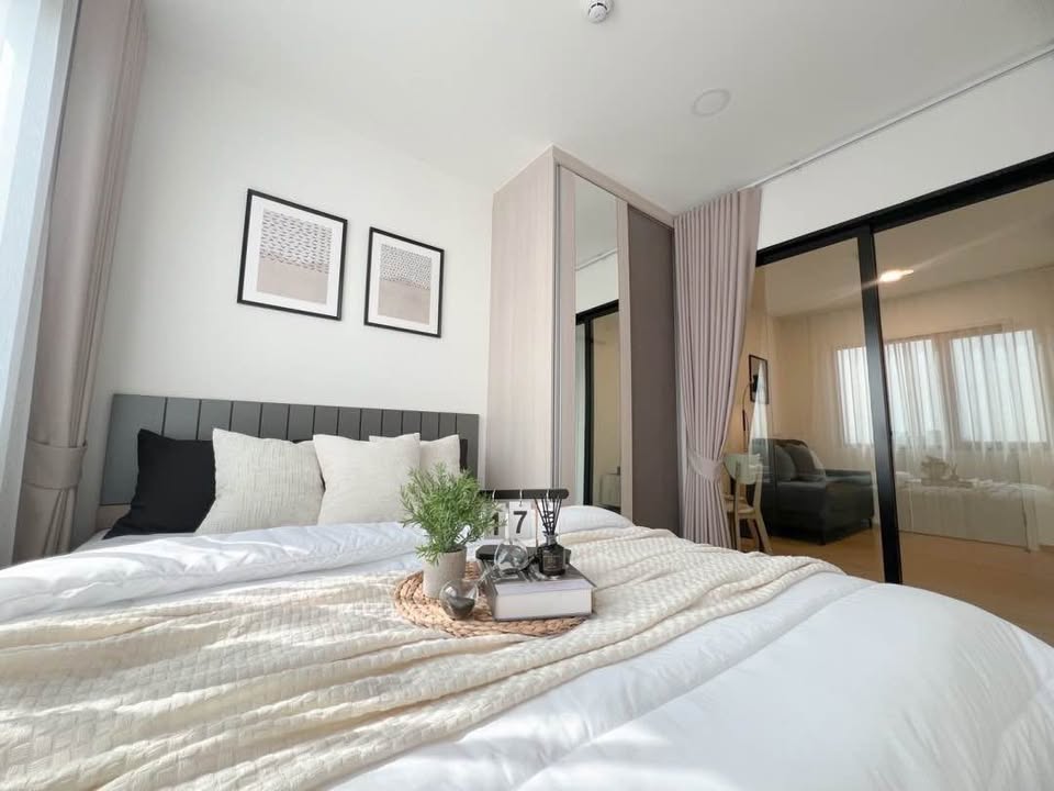 For RentCondoChokchai 4, Ladprao 71, Ladprao 48, : Rental the Condo, Chiva Hall, Mark, Lat Phrao-Chokchai 4 (Phase 2) CHATHAI HALLMARK LADPRAO-Chokchai 4 (Phase 2) Size 27 sqm. 1 bedroom, 1 water, 7th floor, beautiful room, beautiful furniture near the train line. Yellow Chokchai 4 Station