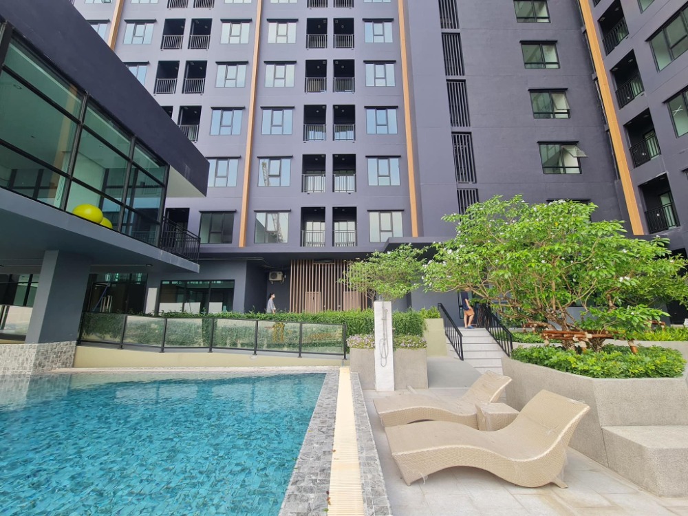 Sale DownCondoPathum Thani,Rangsit, Thammasat : Owner selling himself The final pool view, Terra Residence, Phase 1, the most beautiful position 03, cheap 30 sqm.