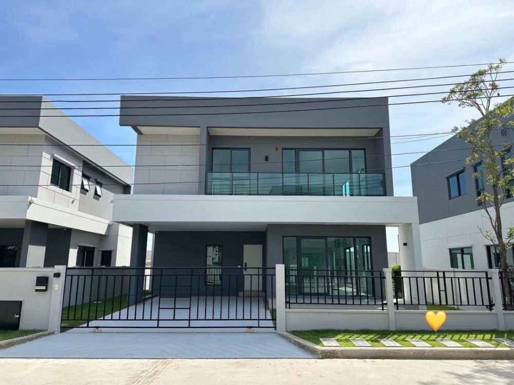 For RentHouseBangna, Bearing, Lasalle : Centro Bangna luxury house for rent, 4 bedrooms, 4 bathrooms, good location, near Mega Bangna, rent 120,000 baht/month