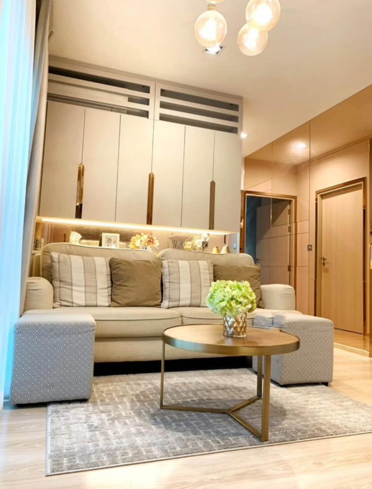 For RentCondoRatchadapisek, Huaikwang, Suttisan : Rent  Noble Revolve Ratchada1  2 bedrooms, 2 bathrooms  Size 54 sq.m.  Built-in furniture and complete electrical appliances   Near MRT Cultural Center only 80 Meter