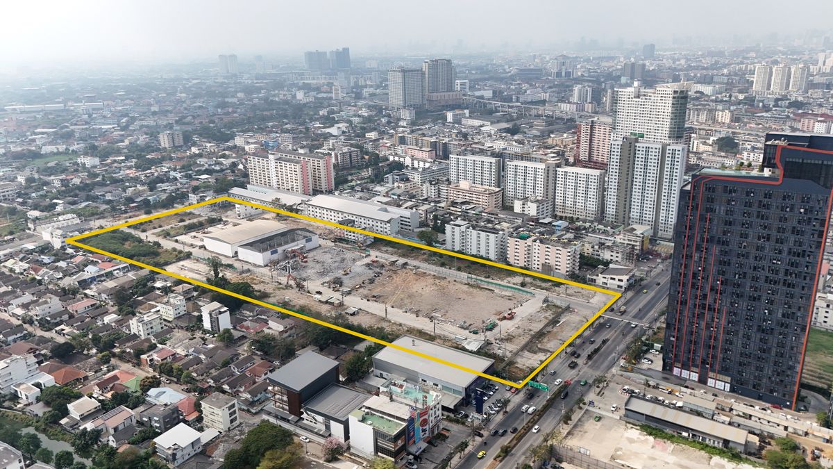 For SaleLandRamkhamhaeng, Hua Mak : Large plot of land, rare 45 rai, next to Ramkhamhaeng Road Near Lamsalee Intersection Near the train station