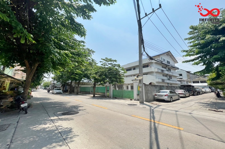 For SaleLandLadprao, Central Ladprao : Land for sale with office building, 4th floor, 289 square meters, Lat Phrao 71, Nakniwat Road, Sukhonthasawat Road