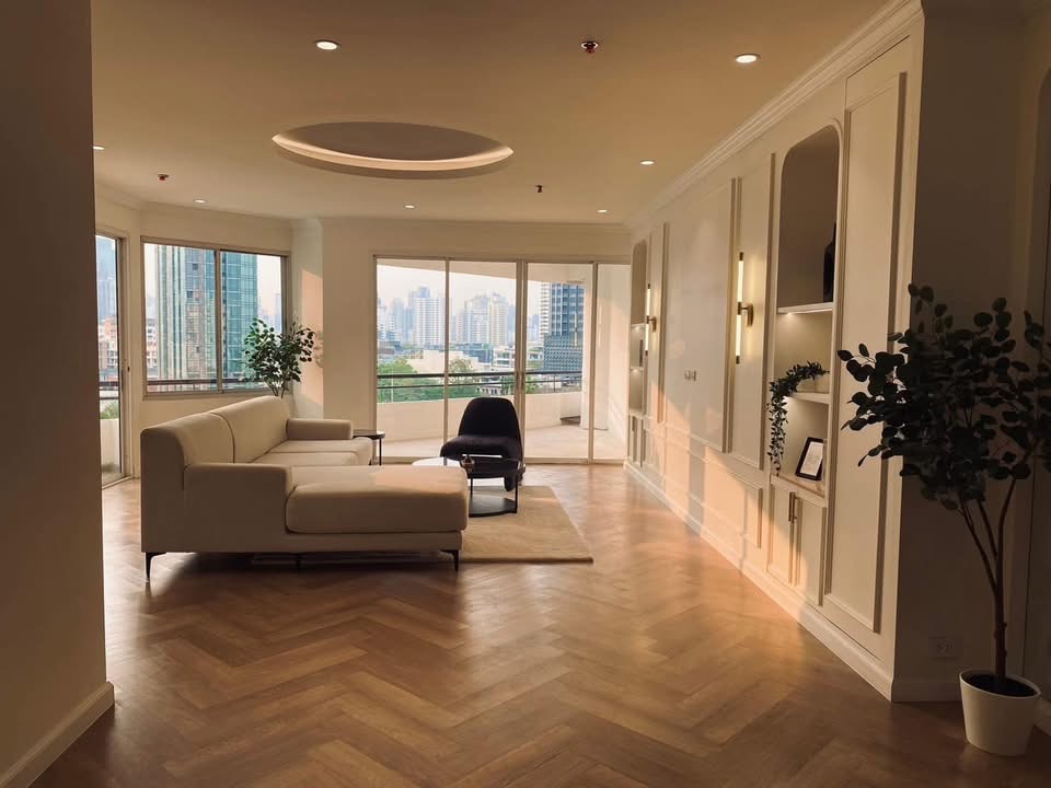 For SaleCondoKhlongtoei, Kluaynamthai : ✨ Sell Renovate Condo, big room, good location at Moon Tower Sukhumvit 59, 3 bedrooms, 202 sqm. The furniture has only one room. Near BTS Thonglor Ready