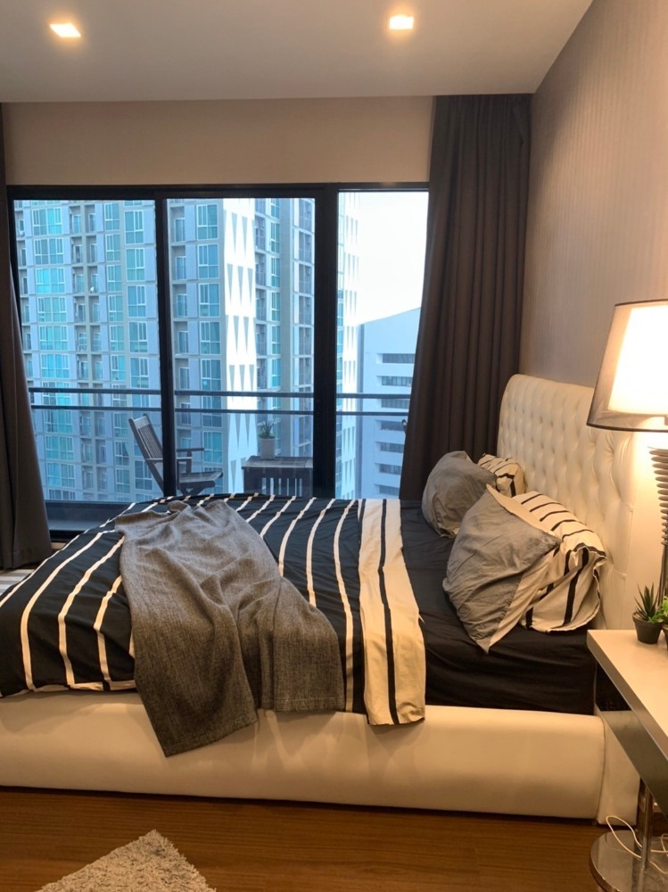 For RentCondoRatchadapisek, Huaikwang, Suttisan : LTH11897RE - IVY Ampio Condo for Rent Size 136 SQ.M. 3 Beds 3 Baths Near MRT Thailand Cultural Centre Only 130K/Month