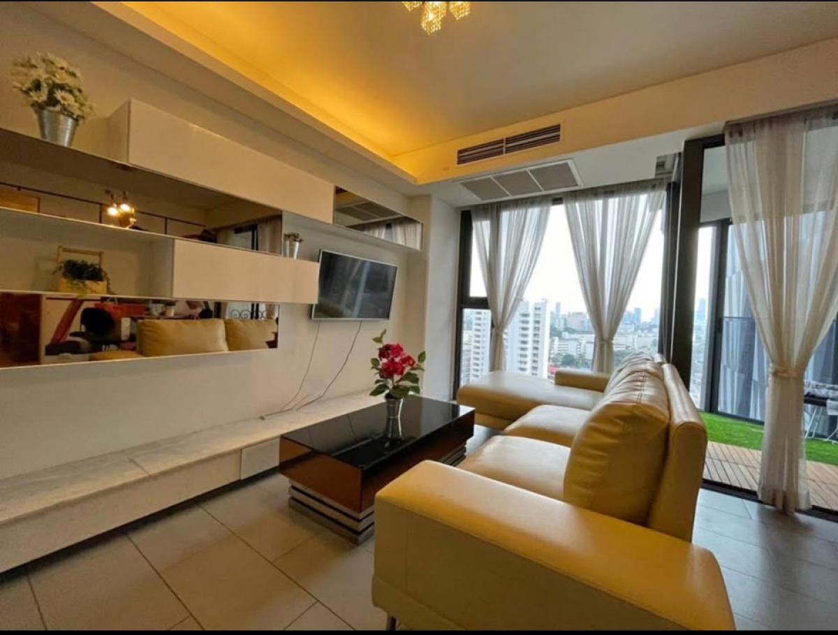 For RentCondoAri,Anusaowaree : Condo for rent, Siamese Rajkhru 
 Near BTS Aree/ BTS Sanam Pao 
 Price 30,000 baht/ month 
 Beautiful room, 14th floor, BTS 
 
 2 bedrooms, 2 bathrooms - living room 
 Size 62 sqm