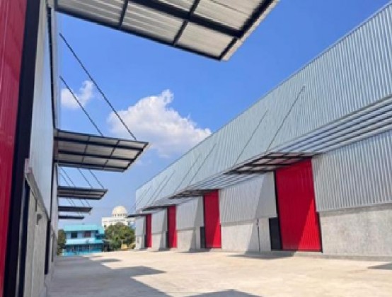 For RentWarehouseNawamin, Ramindra : Tel. 081-632-0632 Warehouse rental with a new office, Soi Hathairat 34, 324 square meters / container. Convenient to travel to Ram Inthra Nimit, Lam Luk Ka