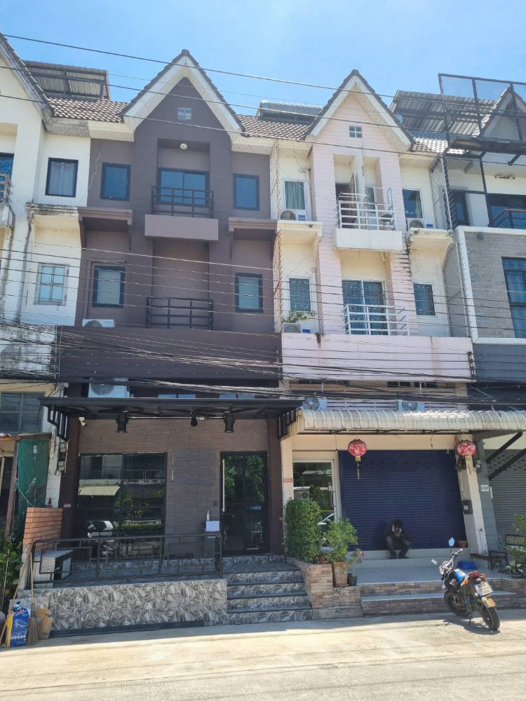 For RentShophousePathum Thani,Rangsit, Thammasat : Rent a new 5-story renovated building, 18 sq.m., 360 sqm. Sathaporn Rangsit University-Khlong Sam Next to Rangsit-Nakhon Nayok Road and Lotus Khlong 4 Department Store, Bueng Yi Tho Subdistrict, Thanyaburi District, Pathum Thani Province