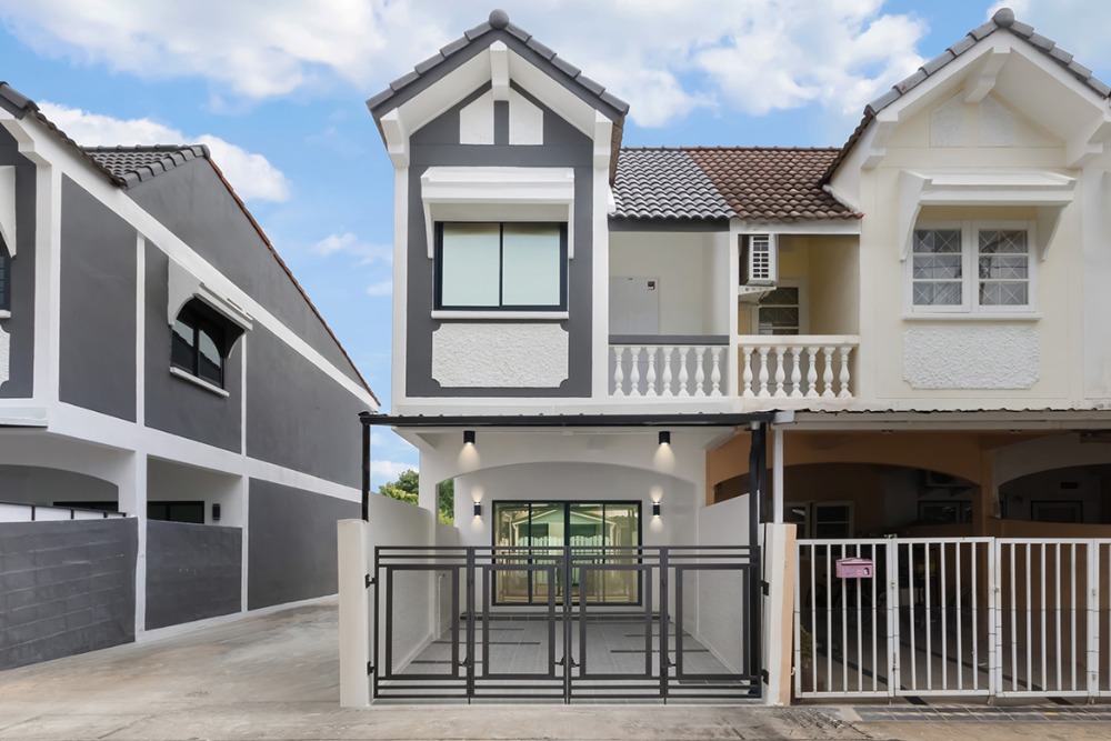 For SaleTownhouseNonthaburi, Bang Yai, Bangbuathong : 2 -story townhome, new renovated, Bua Thong Thani Village, Bang Bua Thong, complete corner plot, ready to be located in a good location opposite the treasure of Buri