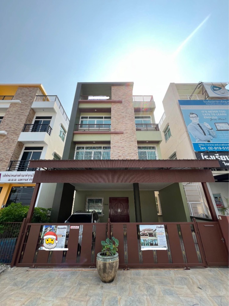 For RentHome OfficeMin Buri, Romklao : 🏡 Sell/rent Stand Alone, 3.5 home office, opposite Kasem Bundit Romklao University, 3+1 bedroom, 4 bathrooms, parking in 2-3 cars, suitable for offices