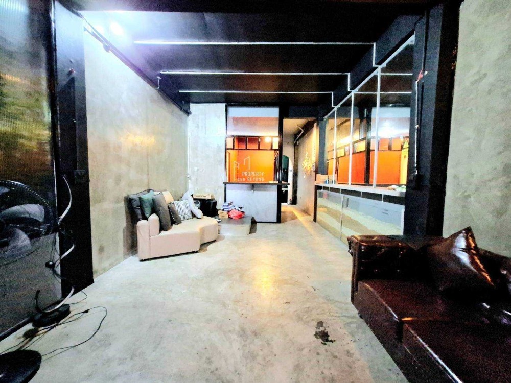 ให้เช่าร้านค้า ร้านอาหารสีลม ศาลาแดง บางรัก : LTH11893 - Commercial FOR RENT in Silom Soi Phiphat 2 Size 300 sqm. 4 rooms 5 baths Near BTS Saladaeng ONLY 120K/Month