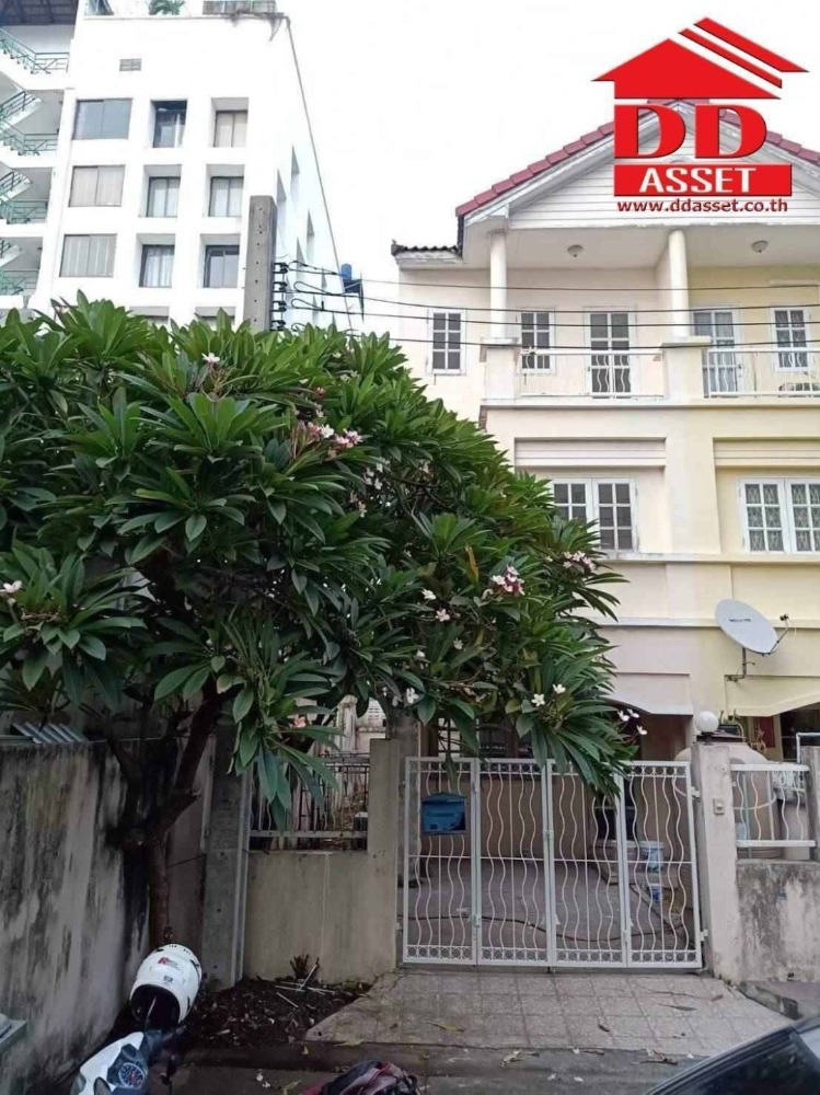 For SaleTownhousePattanakan, Srinakarin : 3 -story townhome for sale, Thai silk village Srinakarin 40 (Baan Mai Thai Srinakarin40) opposite the Seacon Square Code: T8116