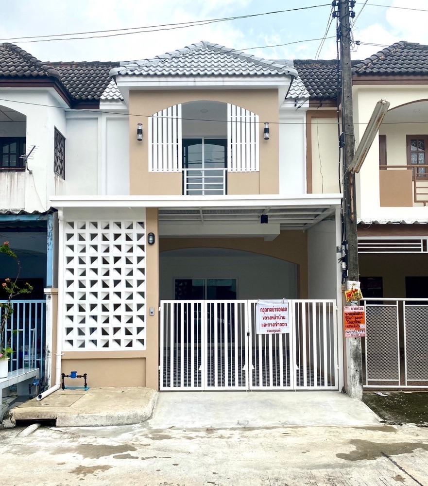 For SaleTownhomePathum Thani,Rangsit, Thammasat : Townhouse for sale, Narol Villa, Men Rangsit Road, Khlong 9 2, 2 bathrooms