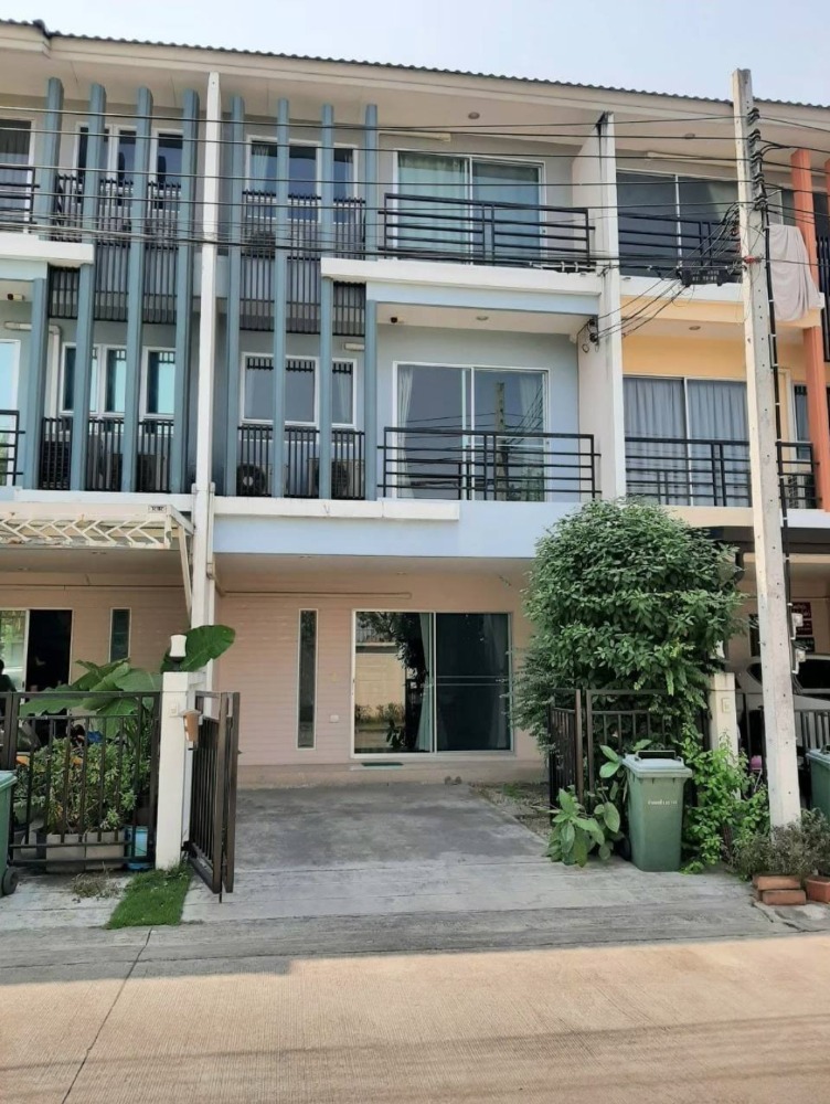 For RentTownhousePinklao, Charansanitwong : Rent 3 -story townhome, private zone, not colliding with anyone  Next to the Ratchaphruek Road, next to The Walk Ratchapruek, near Central Wille.