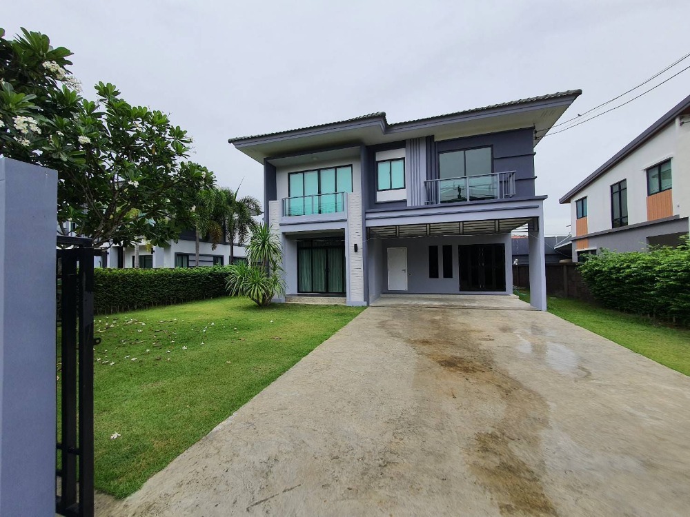 For RentHouseRama5, Ratchapruek, Bangkruai : Rent a detached house  In front of the project Usable area 230 sqm with furniture  The road in front of the house is 16 meters wide.