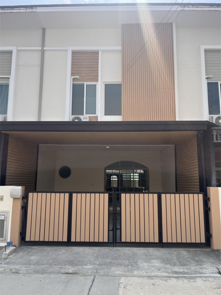 For RentHouseBangna, Bearing, Lasalle : 🏡 Rent a CASICITY BANGNA townhome, 25000 baht per month. 🌳 Near Mega Bangna only 5 minutes. Furniture and electrical appliances. The house is free, ready to move in. ✅✅