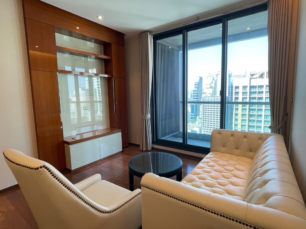 For SaleCondoSukhumvit, Asoke, Thonglor : Urgent sale 📌 The Address Sukhumvit 28, 70.22SQM 2 bedrooms, 2 bathrooms, high floor view, not blocking the room, corner room, BTS Phrom Phong 📞. Interested in watching the project 065-2614622 Tammy.