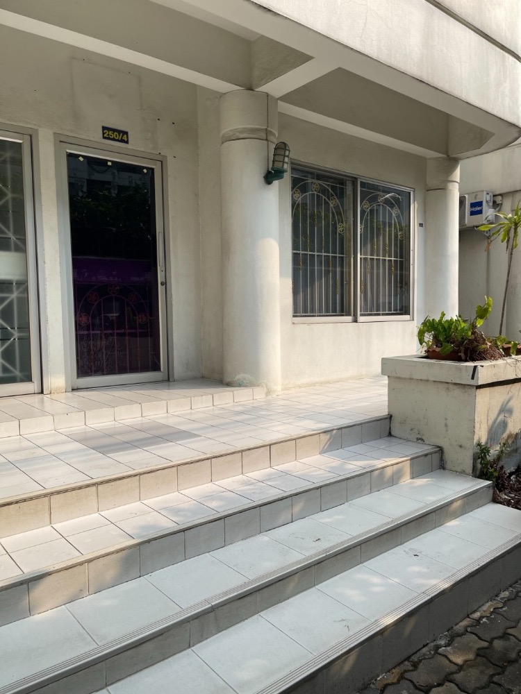 ขายคอนโดอ่อนนุช อุดมสุข : FOR SALE!! 1.65MB : CORNER UNIT, BAAN SUAN SUKHUMVIT CONDO, ONNUT