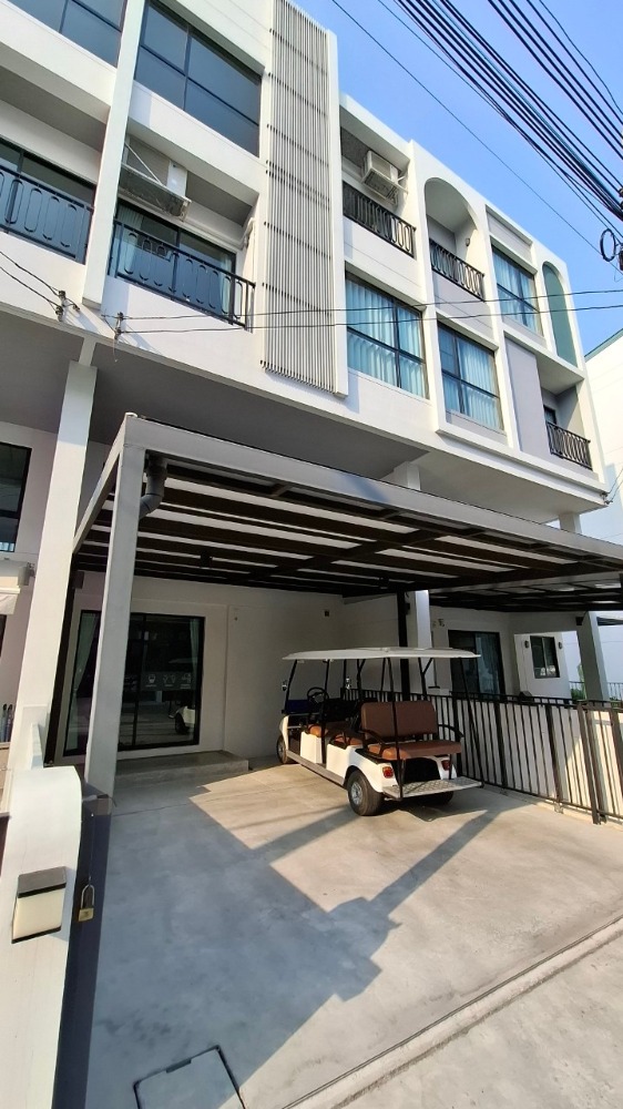 For SaleTownhomeLadprao101, Happy Land, The Mall Bang Kapi : Starting at 5.69 million baht, 3.5 Townhome, 3rd floor, parking 𝐌𝐀𝐈𝐒𝐎𝐍 𝟏𝟔𝟖 Ladprao 101 - Luxury house in the heart of the city With direct installments from the company to choose