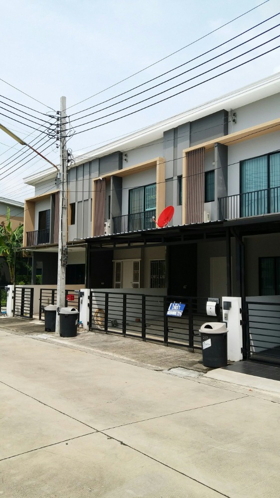 For RentTownhomePattanakan, Srinakarin : Townhome near BTS Onnut Phatthanakan 38 The Connect 3 Bedrooms, 2 Bathrooms, 2 Parking