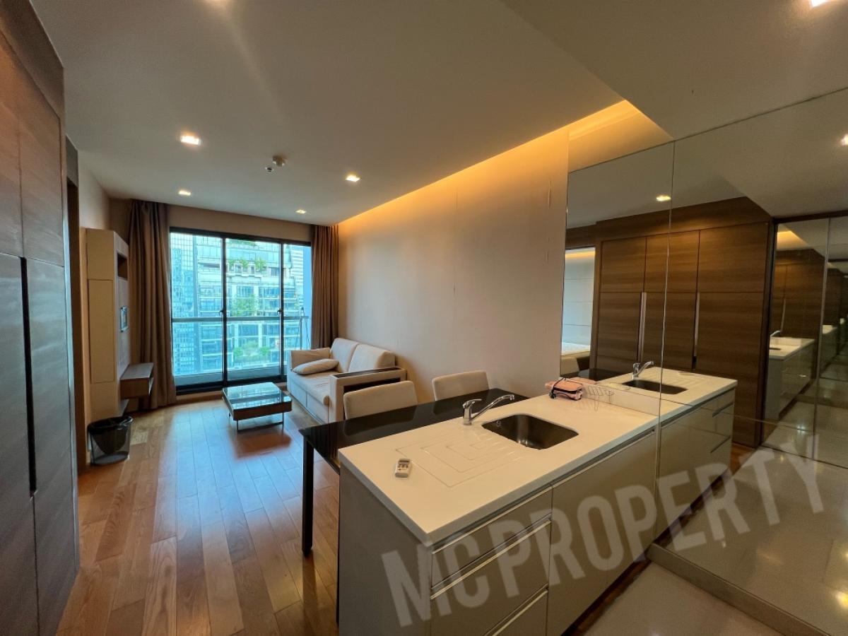 ขายคอนโดสาทร นราธิวาส : The address sathorn 1 bedroom 46sqm East side 30fl++ for sale only 8.4 Mb please contact 0816878954