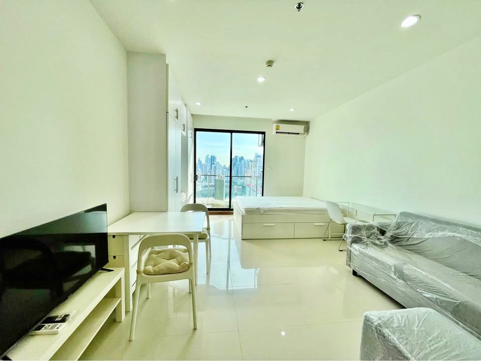 For RentCondoRama9, Petchburi, RCA : Rent Supalai Premier @ Asoke, attached to MRT, Phetchaburi, size 33.5 sqm. High class, beautiful room, new renovated, full of 17,500 baht/month.