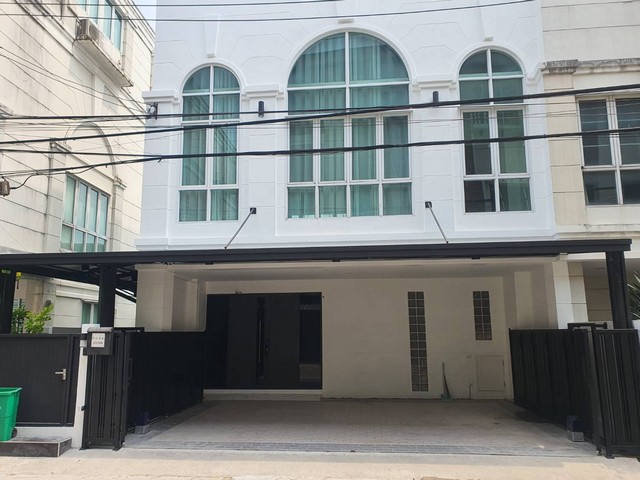 For RentTownhomeKasetsart, Ratchayothin : Code C6654 for rent and selling home office 3.5 floors, Lat Phrao-Wang Hin Sena, Ratchada Kaset-Nawamin