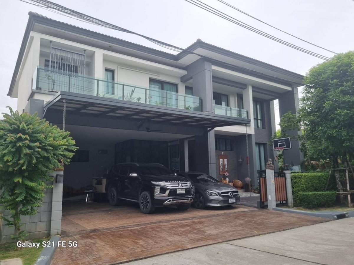 ให้เช่าบ้านบางนา แบริ่ง ลาซาล : 📍For Rent (Available, Ready to move in)👉The City– Bangna Km.7▪️Land area: 105Sq.wah▪️Usable space: 380 Sqm.▪️Type: 5 Bedrooms 7 Bathrooms ▪️Floor: 2 Stories▪️Parking: 3▪️Rent 135,000Baht/month▪️Fully Furnished