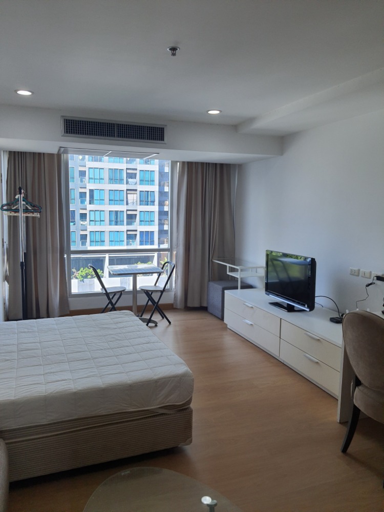 ให้เช่าคอนโดนานา : 🌟 Rare Unit! Trendy Condo | ติด BTS นานา | ห้องว่างแล้ว 16,000 บ./ด. 🎯