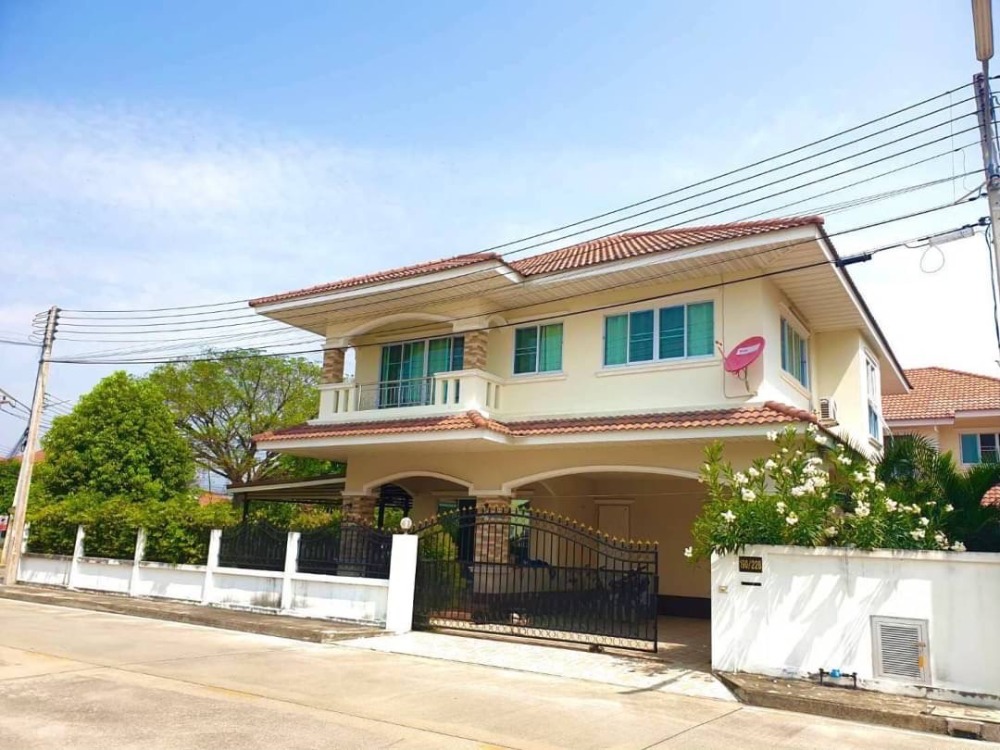 For RentHouseChiang Mai : House for rent in Siwalai Village, corner house, next to the garden.