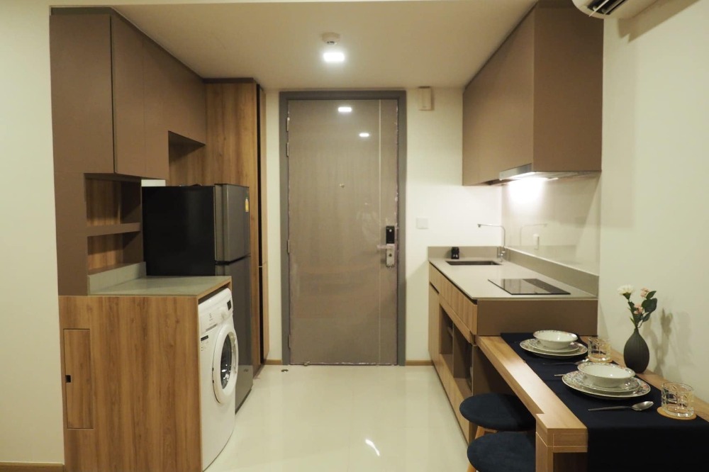 For RentCondoSukhumvit, Asoke, Thonglor : New room condo with BTS Ekkamai Project Taka Hauus Ekamai 12 with furniture+complete electrical appliances+UV protection curtains