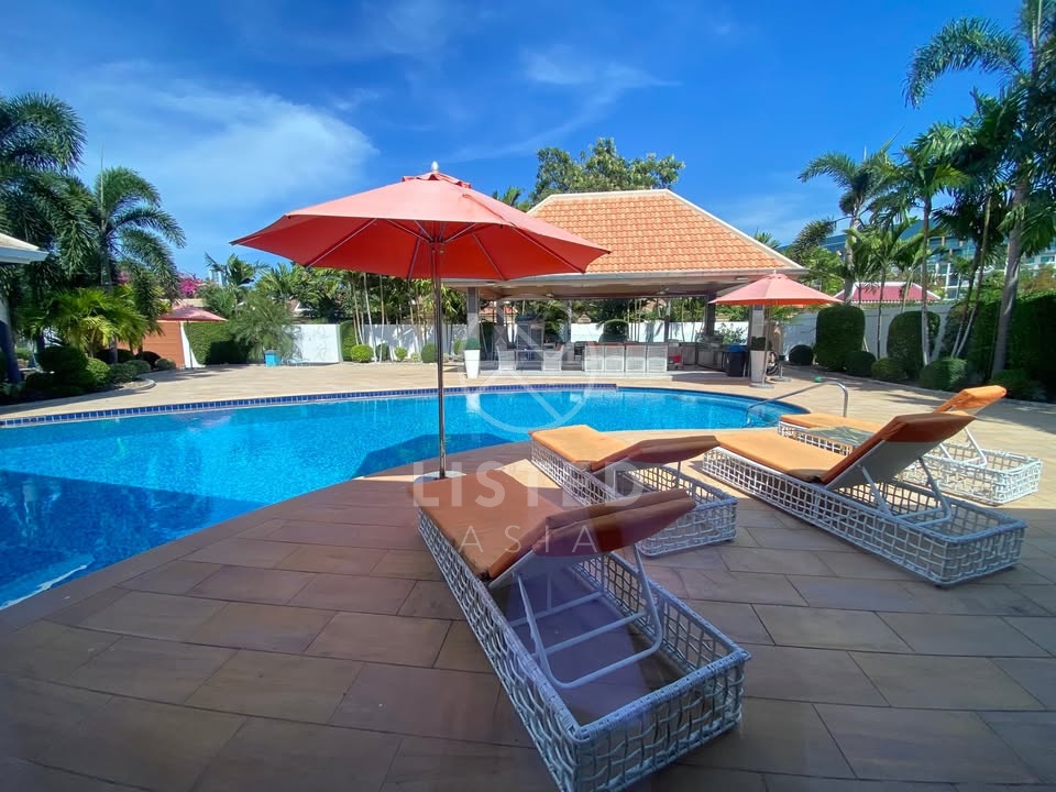 For SaleHousePattaya, Bangsaen, Chonburi : 6 Bedrooms Pool Villa for Sale in Pattaya, Bang Lamung