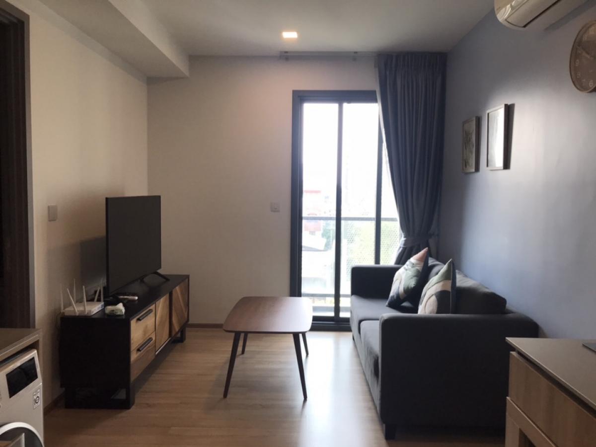 For RentCondoSukhumvit, Asoke, Thonglor : Taka House near BTS Ekkamai the room is beautiful decorate ready move in !! Price can negotiable