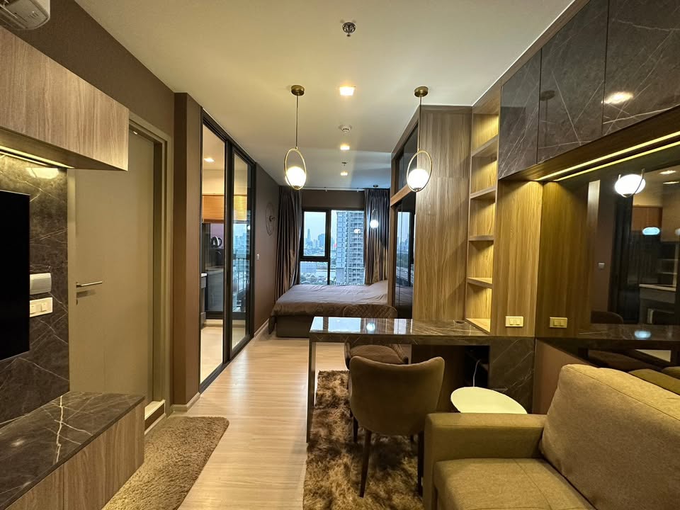 ให้เช่าคอนโดพระราม 9 เพชรบุรีตัดใหม่ RCA : For rent: Life Asoke Hype, fully furnished and beautifully decorated