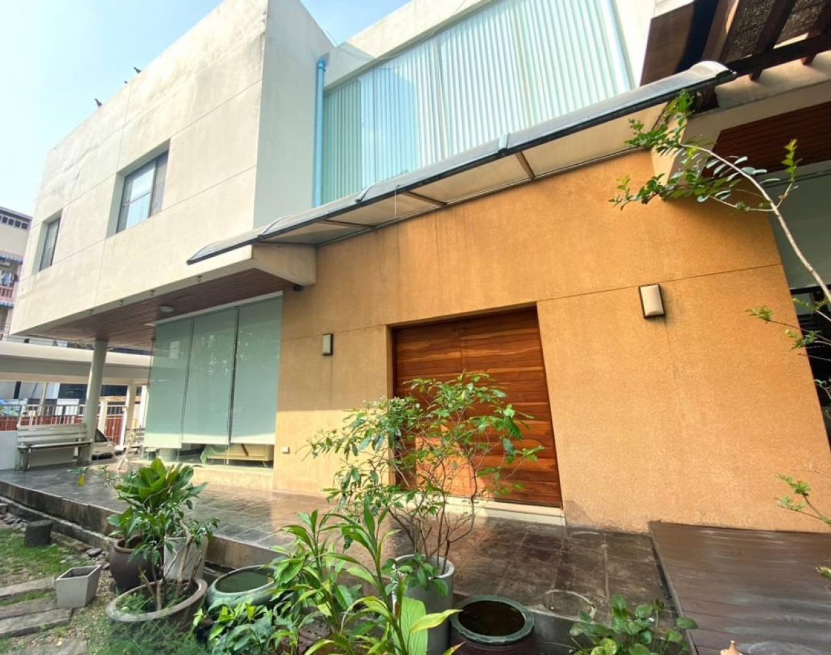 ให้เช่าบ้านอ่อนนุช อุดมสุข : House with Pool for rent , 800 meters from On Nut bts