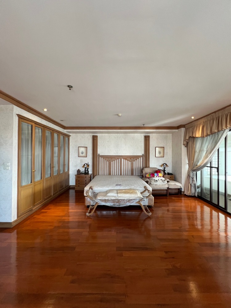 ขายคอนโดสุขุมวิท อโศก ทองหล่อ : for sale condo Le Raffine 24  with swimming pool Duplex (S15-12677)