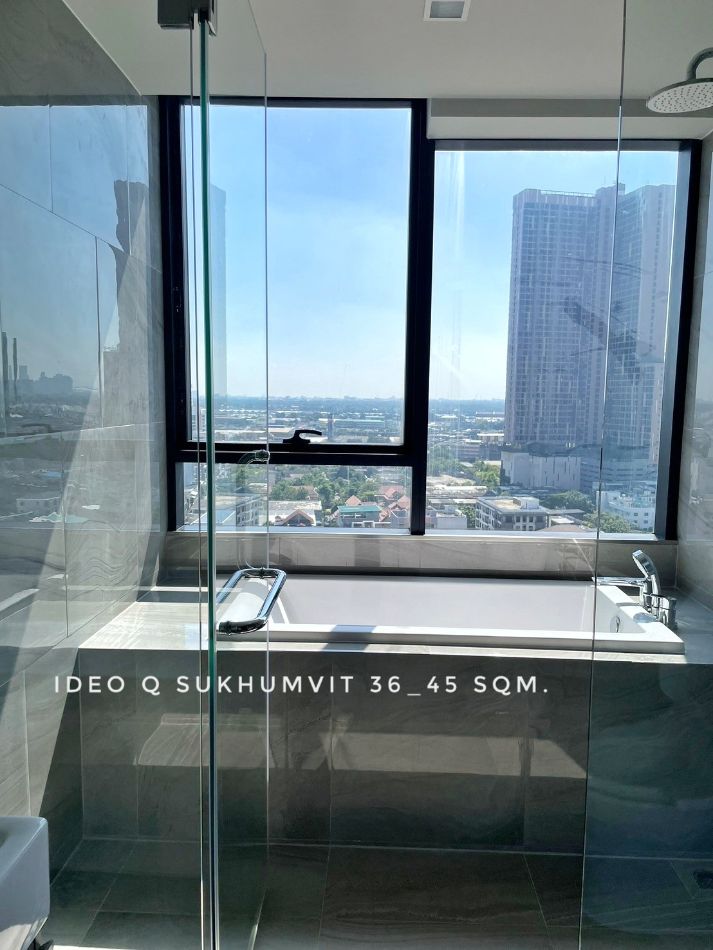 For RentCondoSukhumvit, Asoke, Thonglor : 1 bedroom condo rental with a bathtub, see the view of Ideo Q Sukhumvit 36: IDO Q. Sukhumvit 36 ​​45 sqm. Near BTS Thong Lo Ekkamai Phromphong