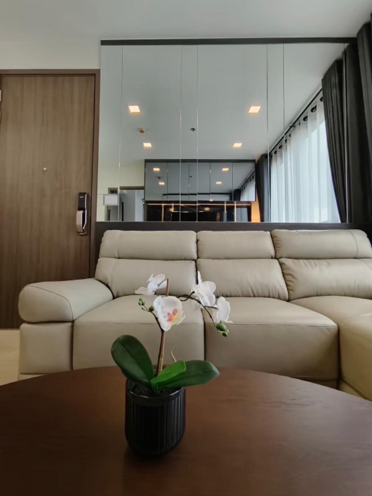 For RentCondoSapankwai,Jatujak : (Free) 🌿 For rent, The Prai Wee Chatuchak 🌿 New condo near the garden Chatuchak view room Luxury decoration with built -in and complete facilities Get 2 parking spaces Little peaceful project Stick to sound door